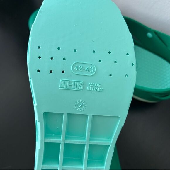 Calzuro Rebel Medical shoes autoclavable closed heel shoe in Green/Pastel Green - Picture 9 of 12